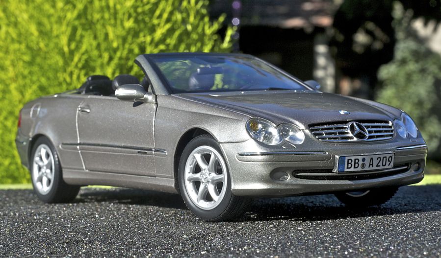 http://a7.idata.over-blog.com/900x527/3/85/21/23/Mercedes/CLK-CABRIOLET/1_18-MERCEDES-CLK-CABRIOLET-GRIS-KYOSHO---18.jpg